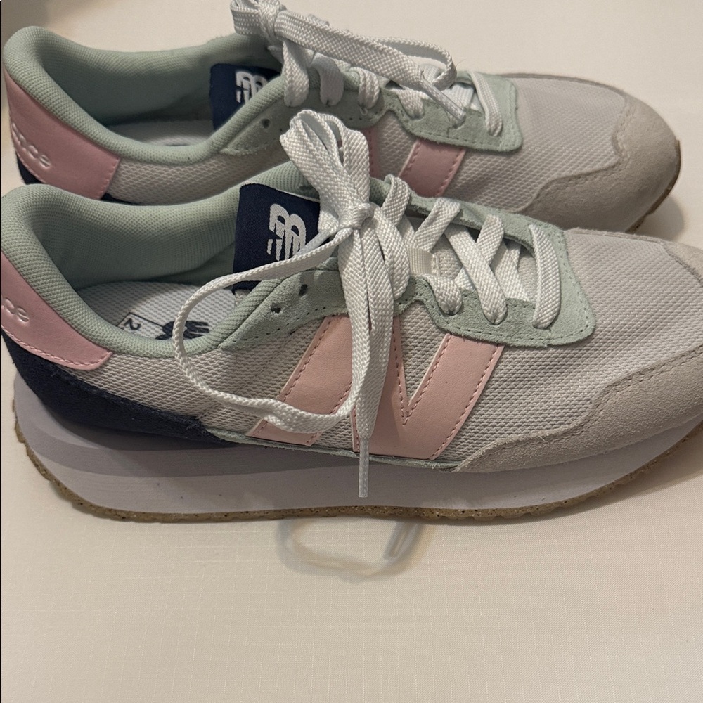 New Balance Women’s Sneakers in Pink, Mint, Navy, White - Picture 3 of 4